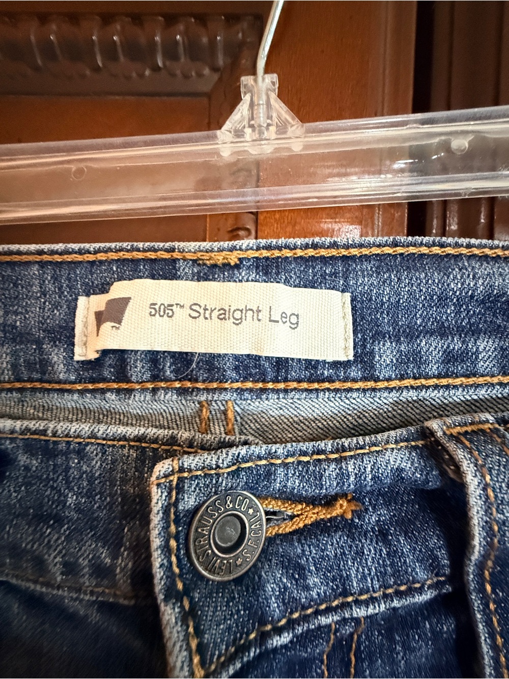 Levi's Women's 505 mid rise
Medium wash straight leg jeans some
stretch GUC sz 4 - Picture 3 of 12